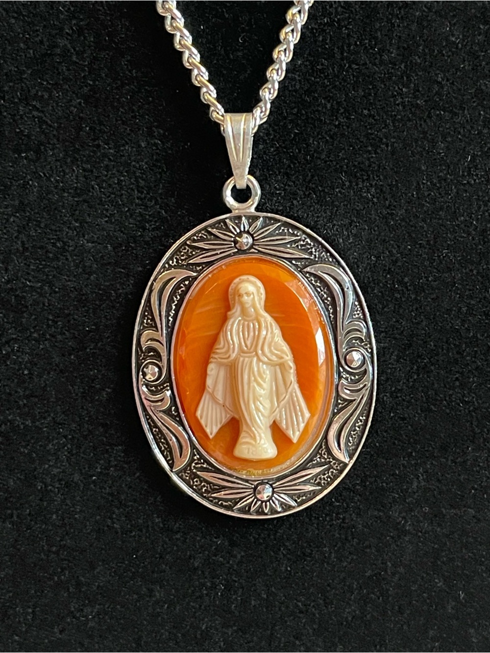 Vintage Germany Virgin Mary cameo necklace - Picture 2 of 3